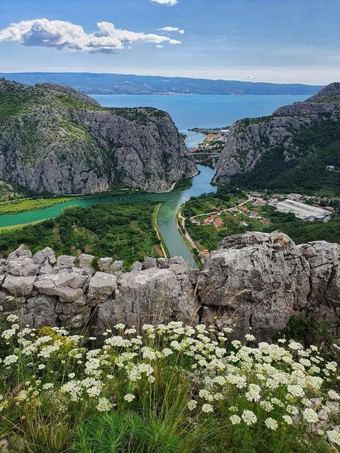 Amazing Sea View Lägenhet Omiš Exteriör bild